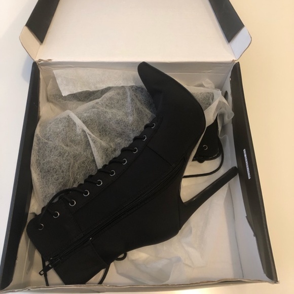 FashionNova ‘Social’ Olivia Black Lace-Up Heeled Booties – Size 5 |Stiletto Heel - Picture 3 of 5